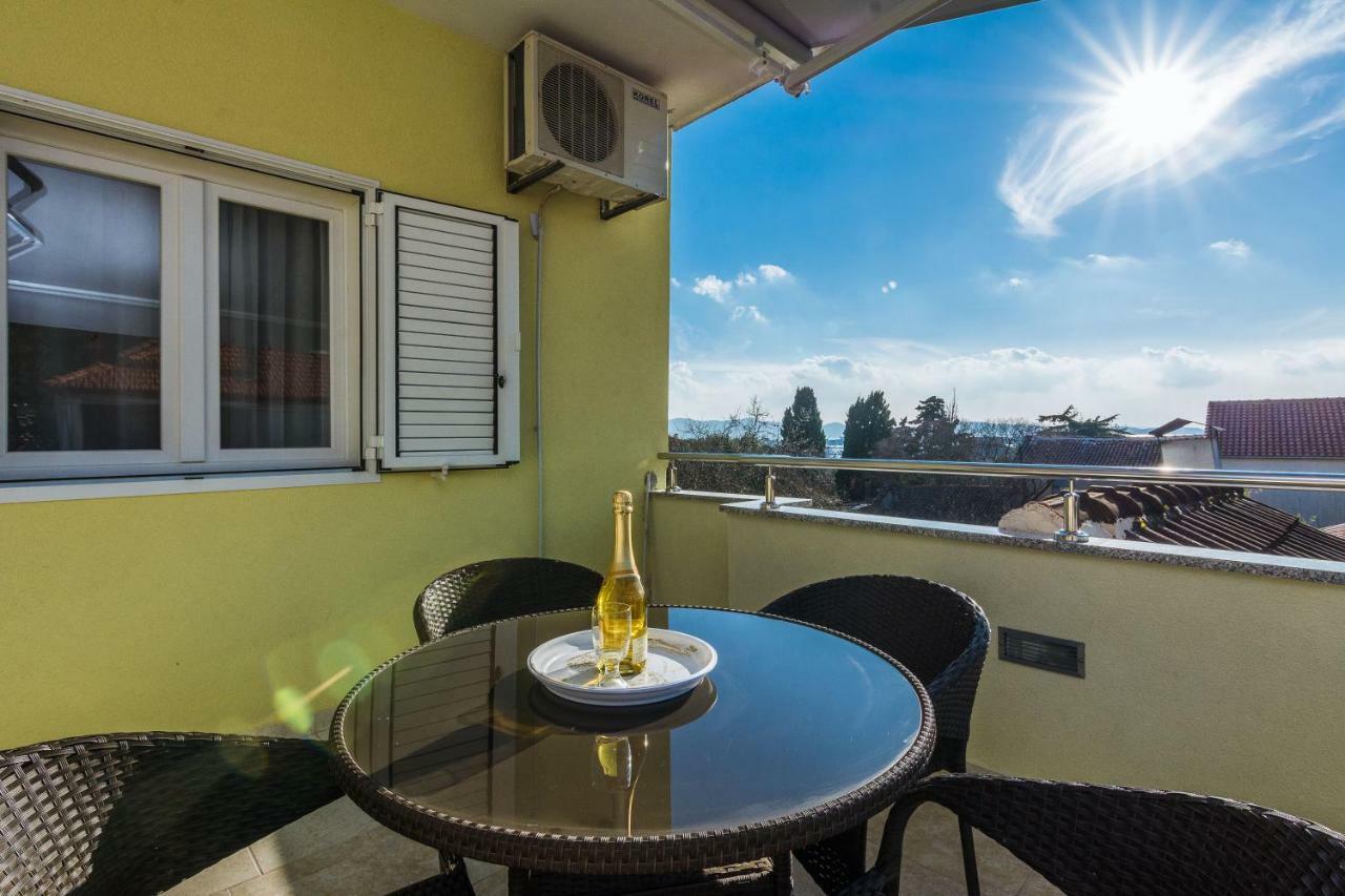 Apartman Mladenka Sukošan Exteriér fotografie