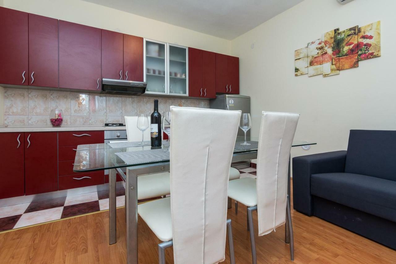 Apartman Mladenka Sukošan Exteriér fotografie
