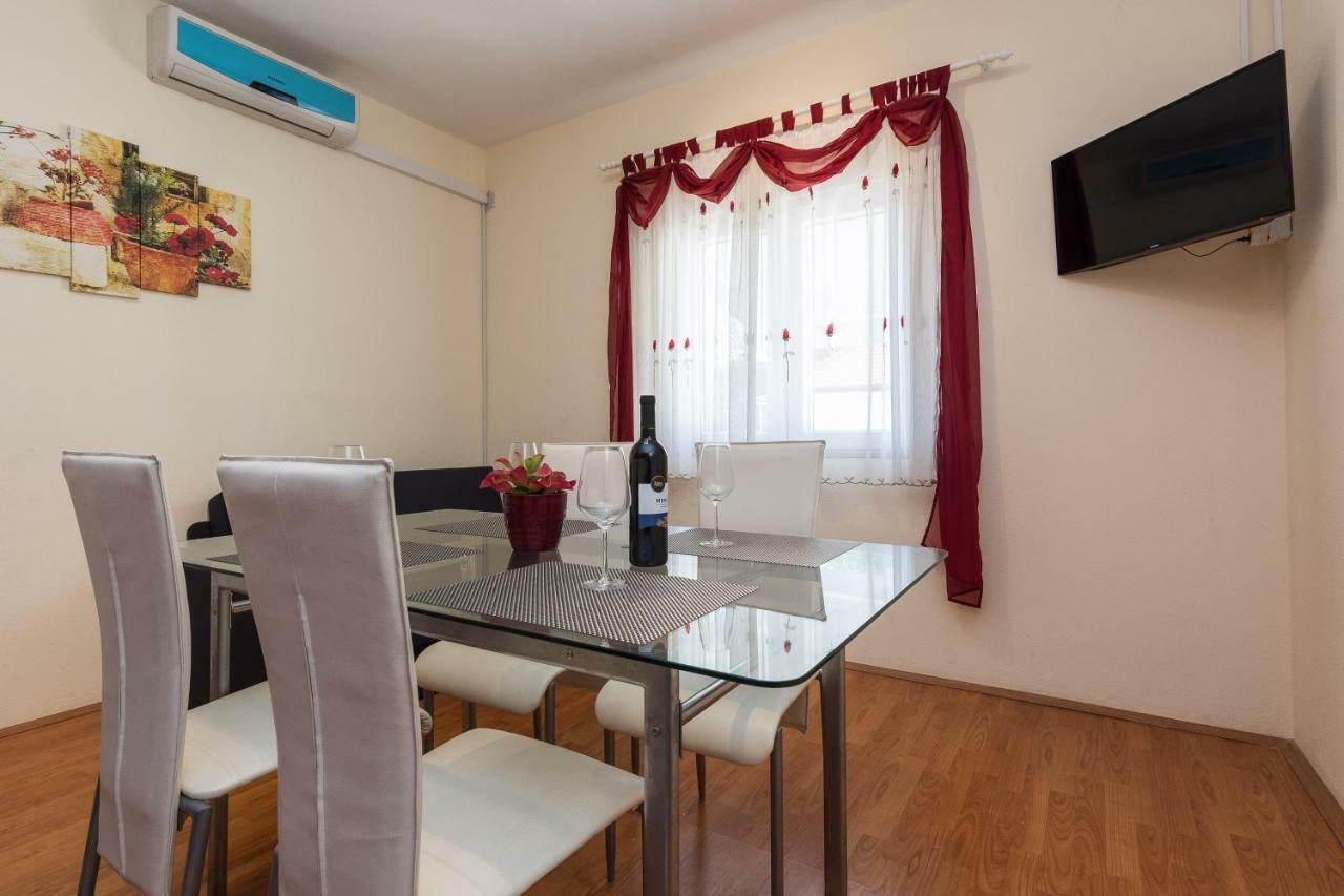 Apartman Mladenka Sukošan Exteriér fotografie